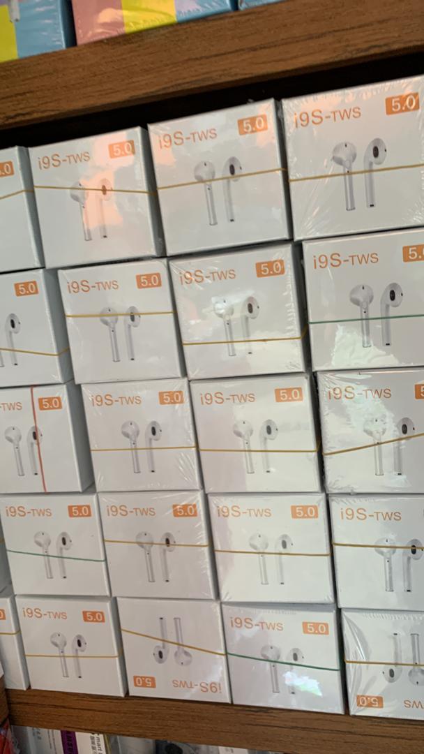 i9s Tws 5.0 earbud