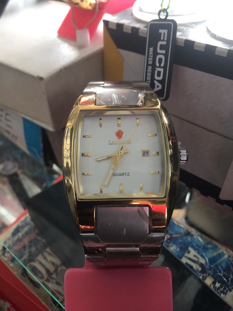 Premium Photo | Closeup of watch clock time